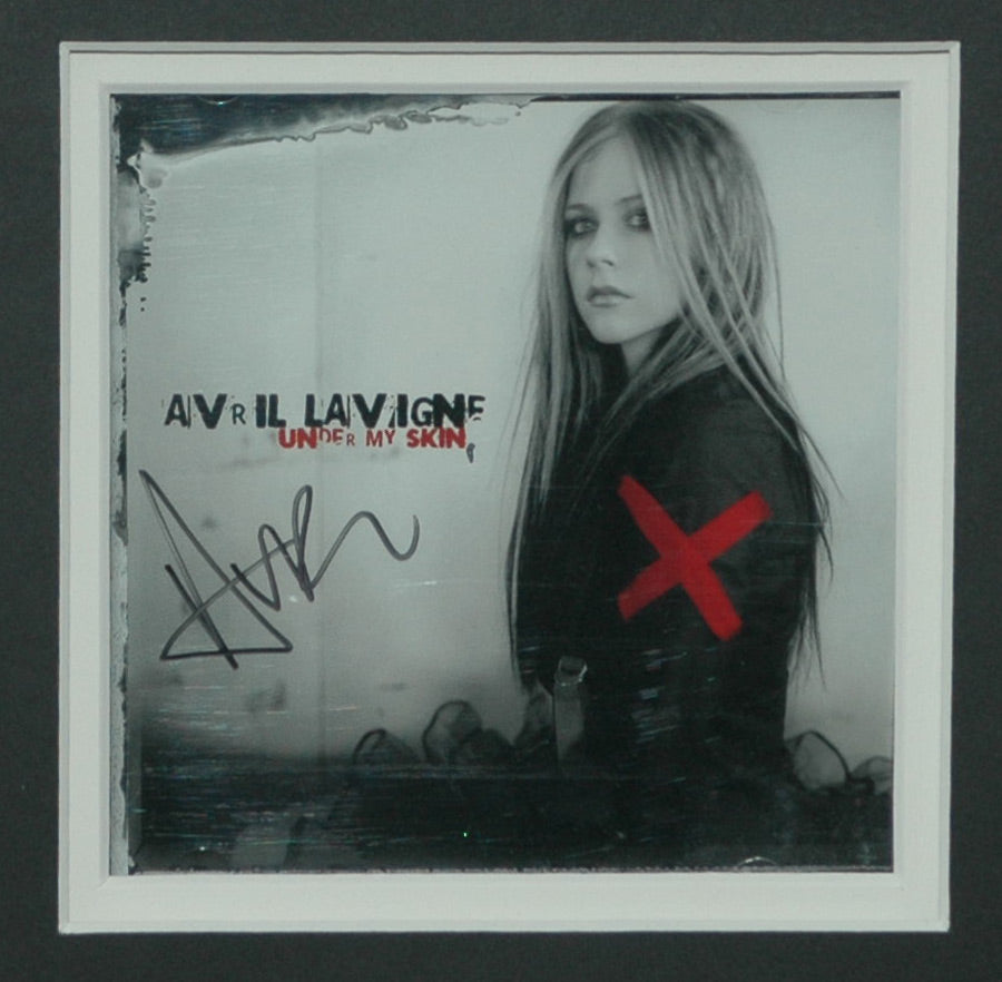 Avril store Lavigne Signed